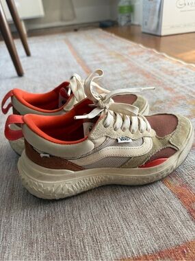 Vans Ultrarange outdoors sneakers women’s 6.5